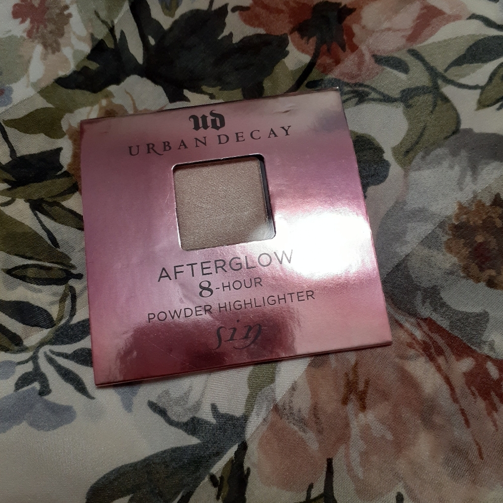 Urban Decay powder highlighter